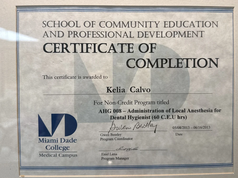 Certificado de finalizaci&oacute;n de Miami Dade College otorgado a Kelia Calvo por Administraci&oacute;n de Anestesia Local para Higienistas, 60 horas C.E.U., 2013